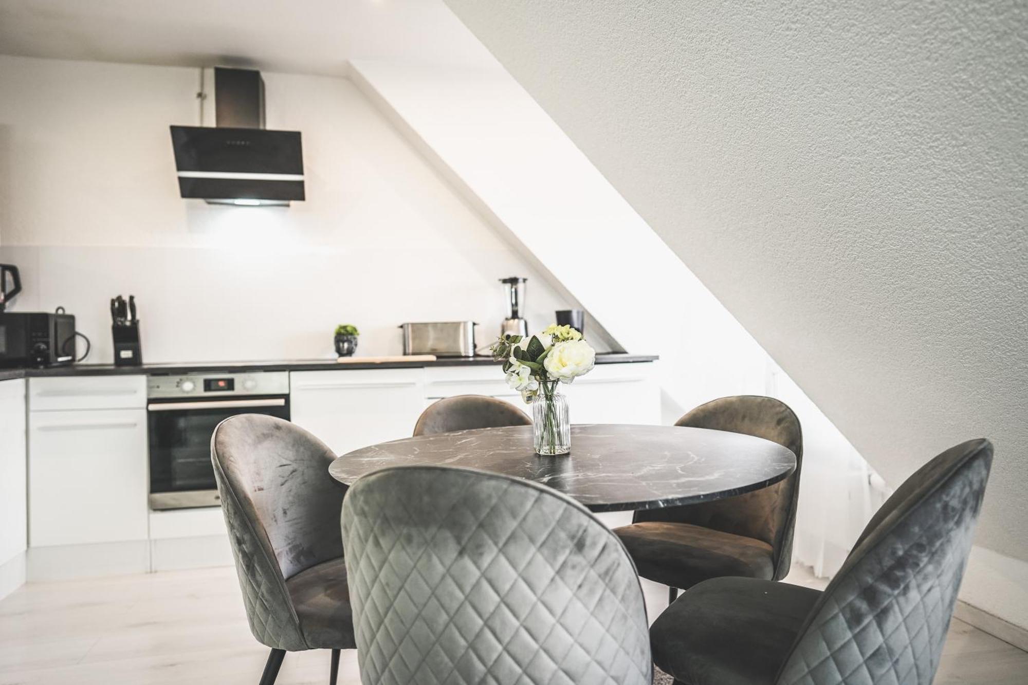 Luxus Maisonette Wohnung Am See, Wehome Premium Sankt Leon-Rot Exterior photo